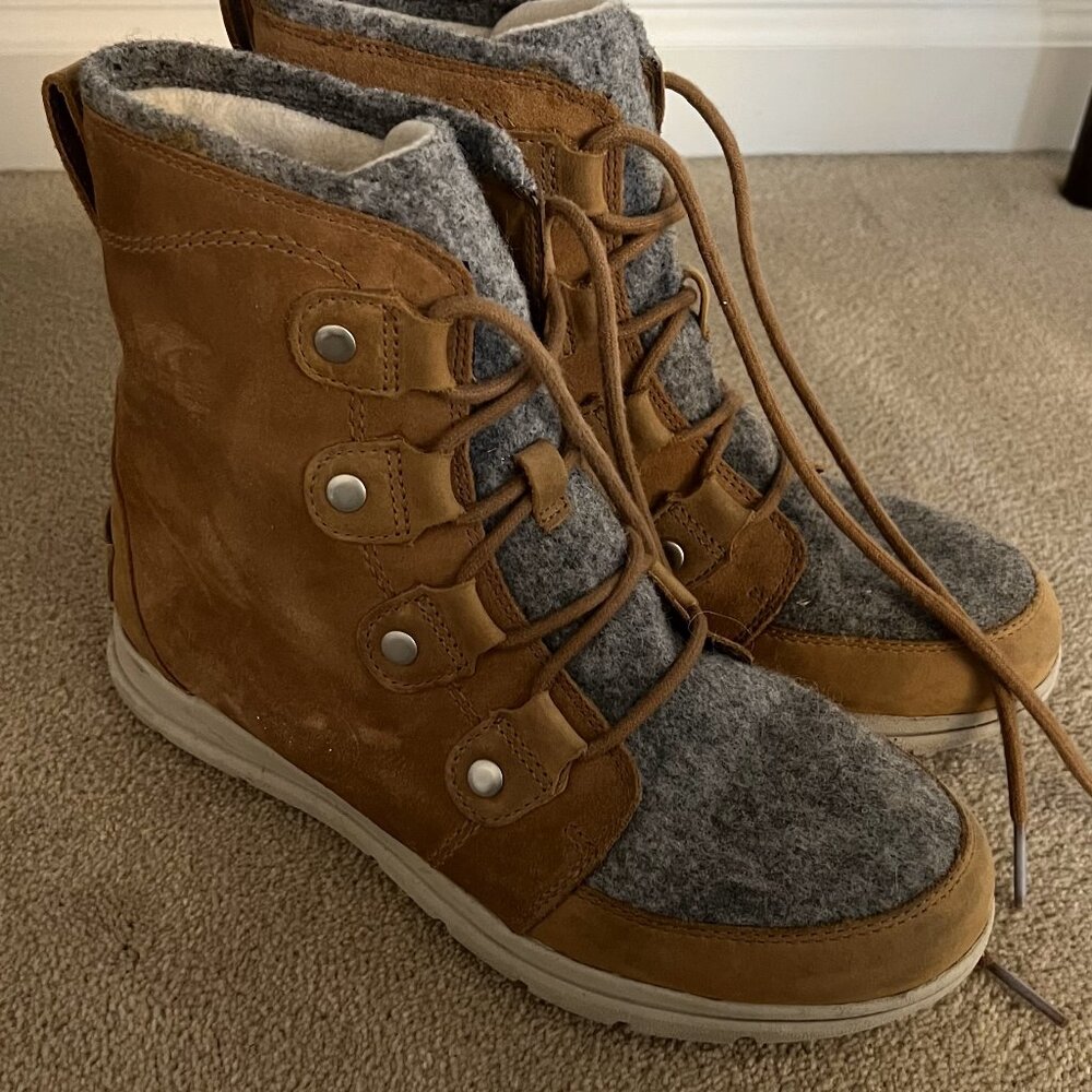 Sorel winter boots (size 9)